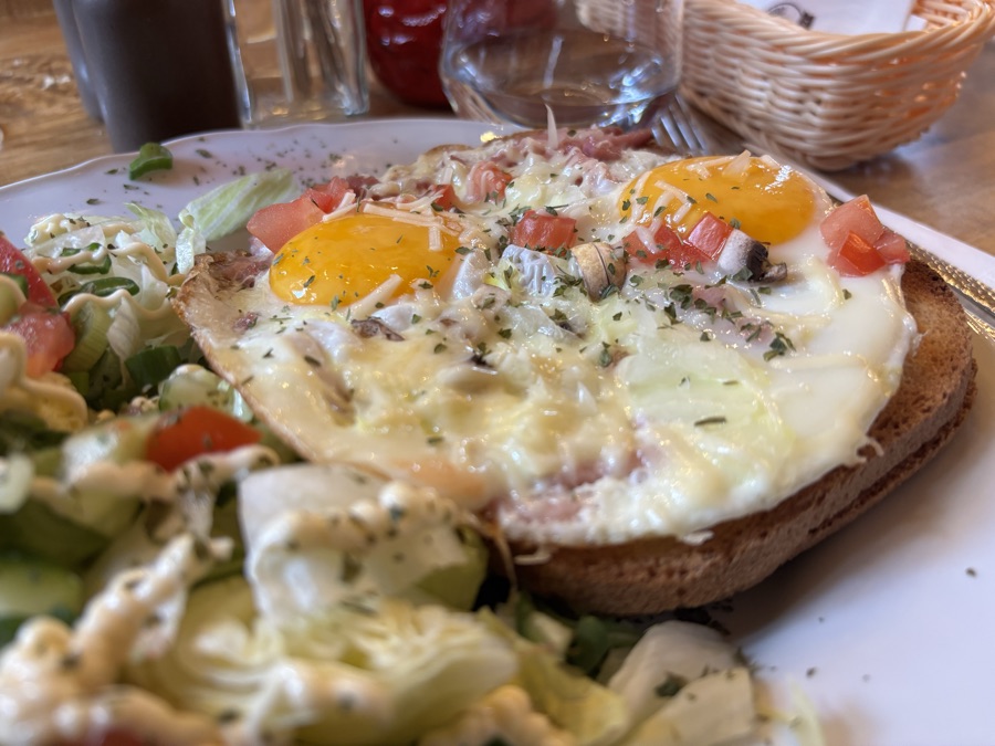 Ontbijt met verse ingrediënten bij De Kloostertuin